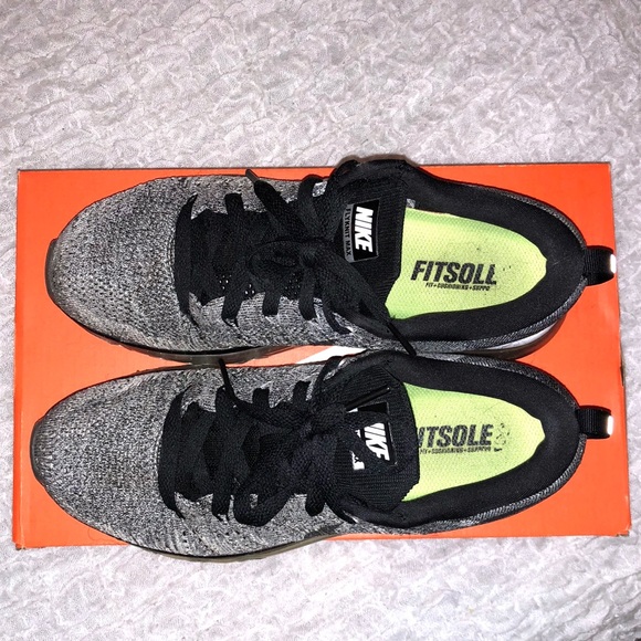 Nike Flyknit Max Oreo - Picture 7 of 8